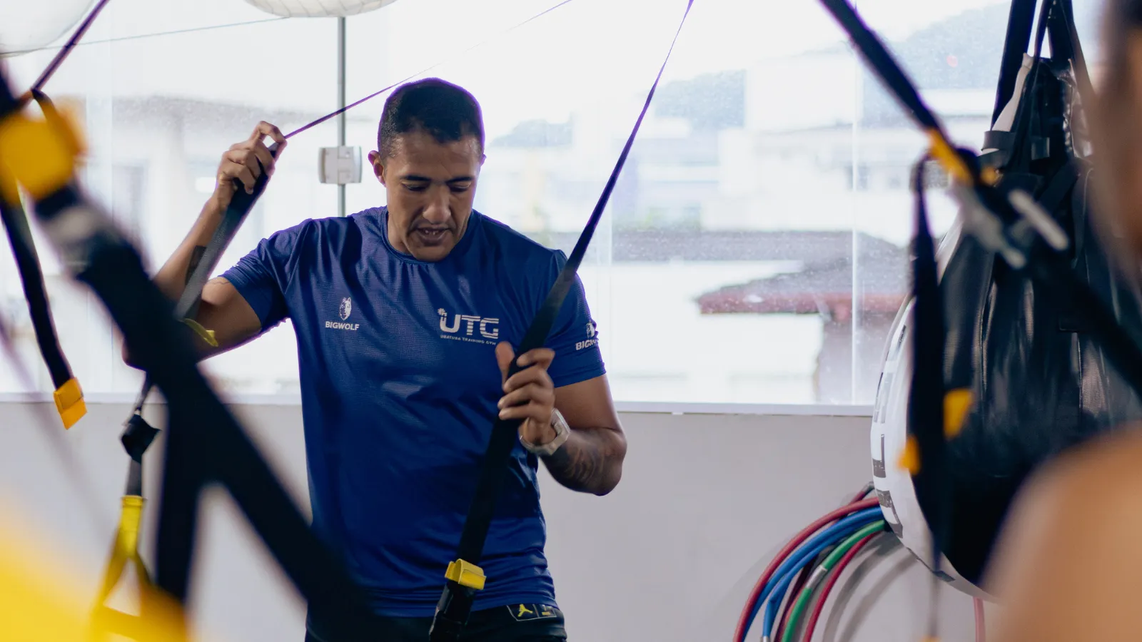 Aula de TRX na UTG, em Ubatuba