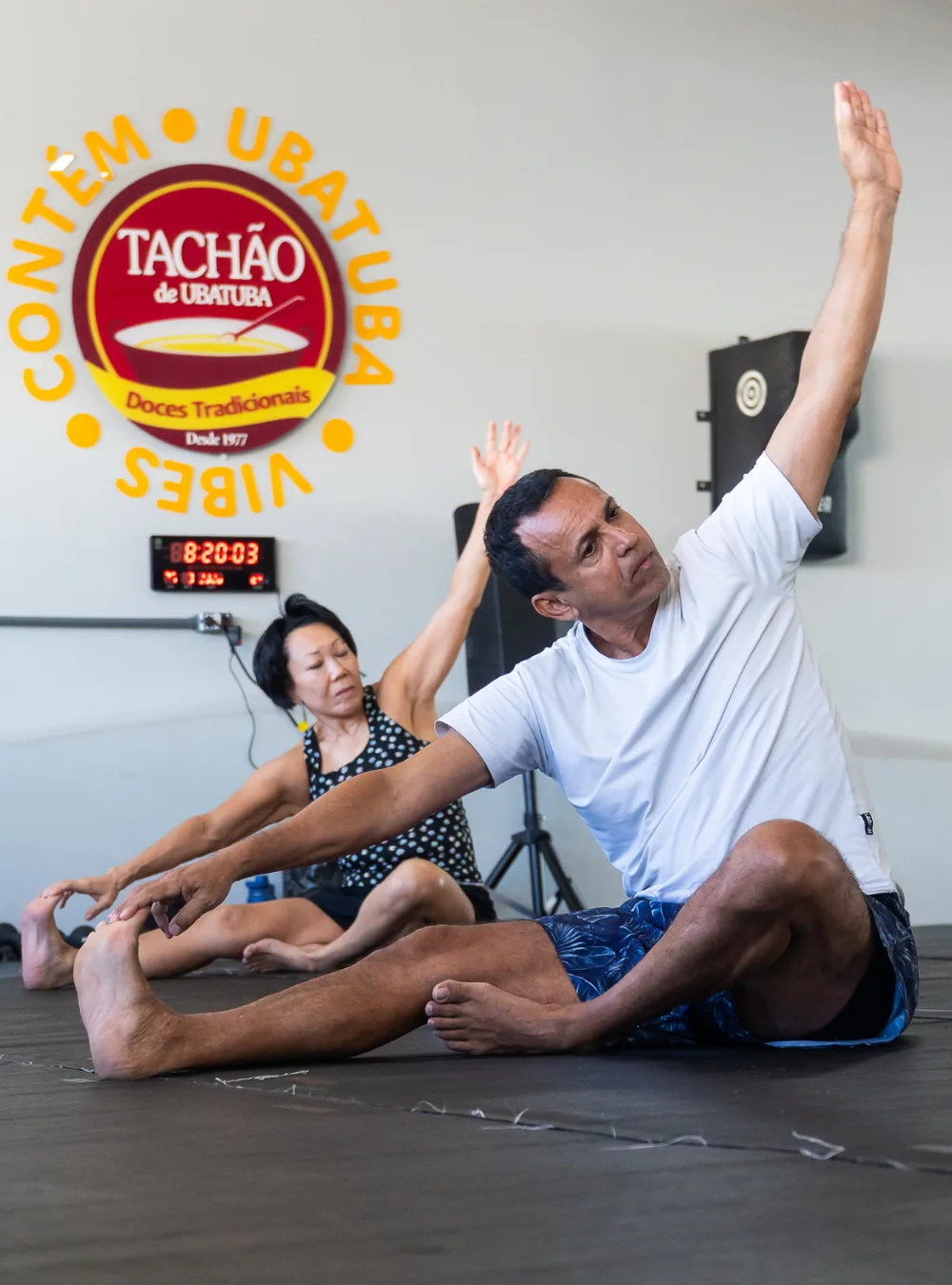 Aula de yoga na UTG, em Ubatuba